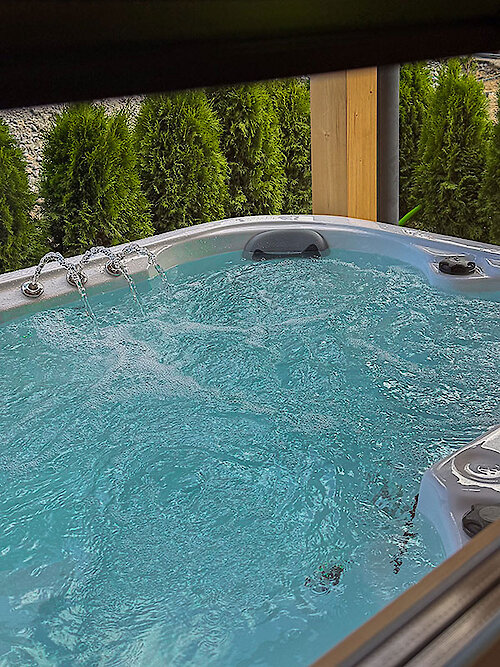 großzüger Whirlpool